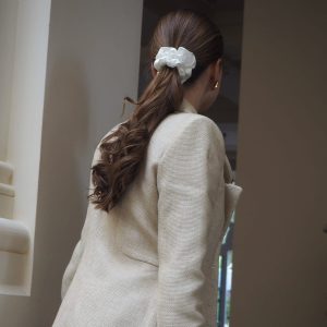 Sidenscrunchie Fluffig Vit
